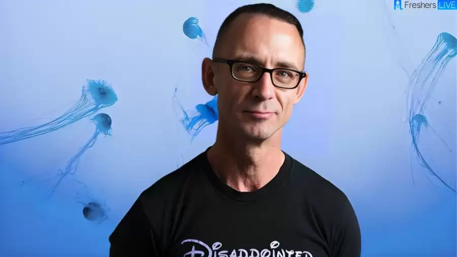 Who are Chuck Palahniuk Parents? Meet Fred Palahniuk and Carol Palahniuk